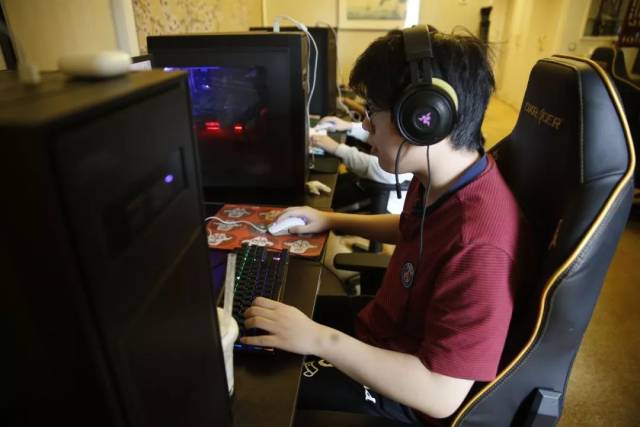 jL 暗示复出：“猜猜谁回来了？”