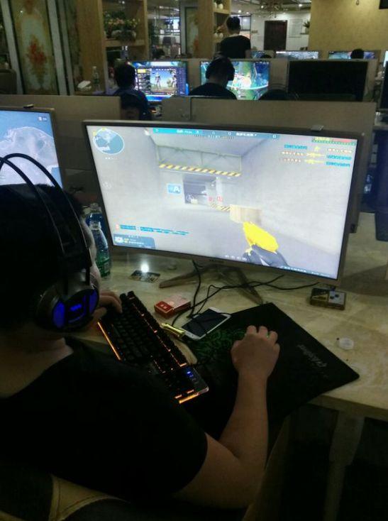 Royal Never Give Up 教练：第二把战术重点是卢娜，但可能前期处理出了点问题